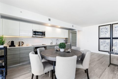 Condominio en alquiler en Miami, Florida, 3 dormitorios, 133.31 m2 № 1999779 - foto 9