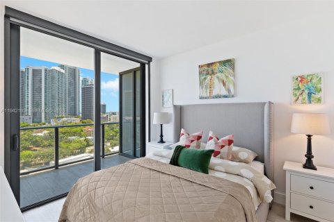 Condominio en alquiler en Miami, Florida, 3 dormitorios, 133.31 m2 № 1999779 - foto 19