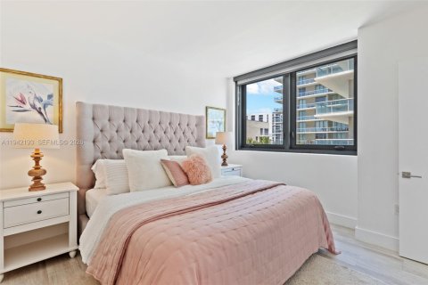 Condominio en alquiler en Miami, Florida, 3 dormitorios, 133.31 m2 № 1999779 - foto 13