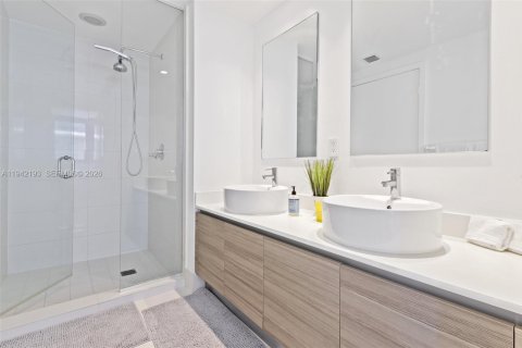 Condominio en alquiler en Miami, Florida, 3 dormitorios, 133.31 m2 № 1999779 - foto 14