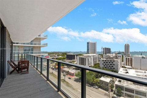 Condominio en alquiler en Miami, Florida, 3 dormitorios, 133.31 m2 № 1999779 - foto 25