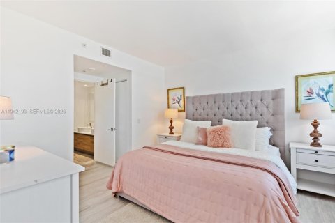 Condominio en alquiler en Miami, Florida, 3 dormitorios, 133.31 m2 № 1999779 - foto 12