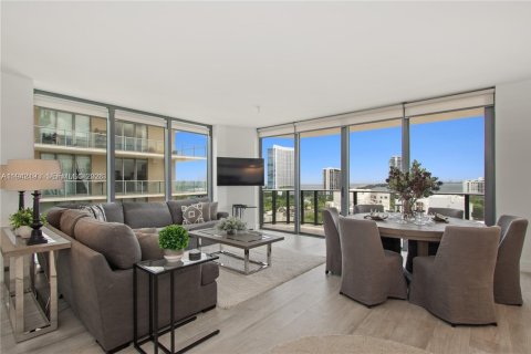 Condominio en alquiler en Miami, Florida, 3 dormitorios, 133.31 m2 № 1999779 - foto 2