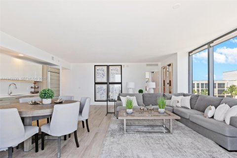 Condominio en alquiler en Miami, Florida, 3 dormitorios, 133.31 m2 № 1999779 - foto 7