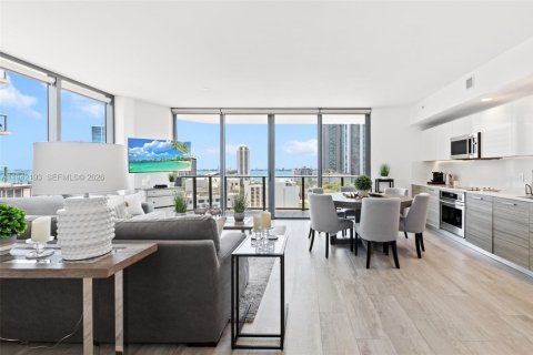 Condominio en Miami, Florida, 3 dormitorios  № 1999779