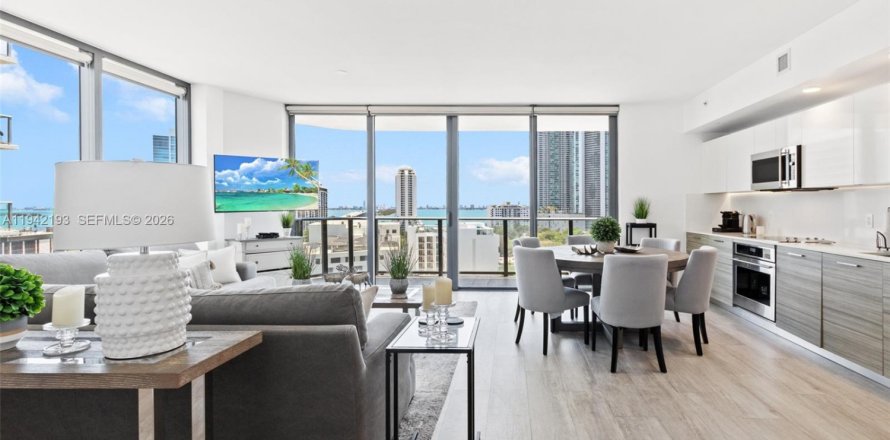Condominio en Miami, Florida, 3 dormitorios № 1999779