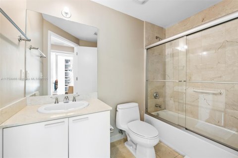 Condo in Aventura, Florida, 3 bedrooms № 2153781 - photo 17
