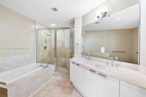 Condo in Aventura, Florida, 3 bedrooms № 2153781 - photo 13