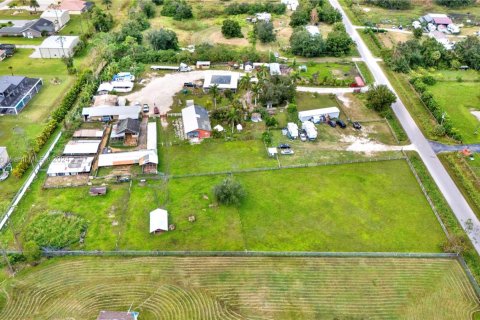 Commercial property in Fort Myers, Florida № 1985614 - photo 2