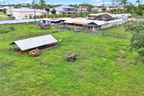 Commercial property in Fort Myers, Florida № 1985614 - photo 1