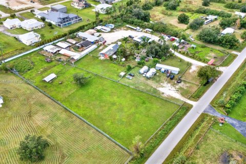 Commercial property in Fort Myers, Florida № 1985614 - photo 3