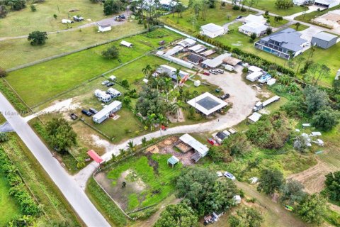 Commercial property in Fort Myers, Florida № 1985614 - photo 4