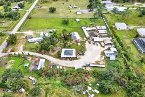 Commercial property in Fort Myers, Florida № 1985614 - photo 5