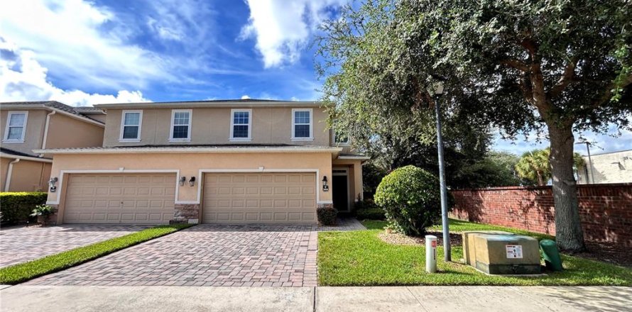 Adosado en Kissimmee, Florida 3 dormitorios, 188.96 m2 № 1912442