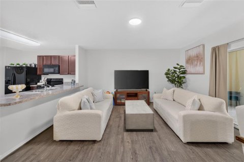 Adosado en venta en Gibsonton, Florida, 3 dormitorios, 137.31 m2 № 2197657 - foto 10