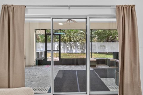 Adosado en venta en Gibsonton, Florida, 3 dormitorios, 137.31 m2 № 2197657 - foto 12