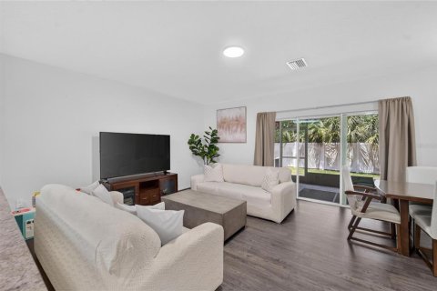 Adosado en venta en Gibsonton, Florida, 3 dormitorios, 137.31 m2 № 2197657 - foto 8