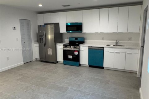 Apartment in Miami, Florida 3 bedrooms, 83.61 sq.m. № 1893112 - photo 5