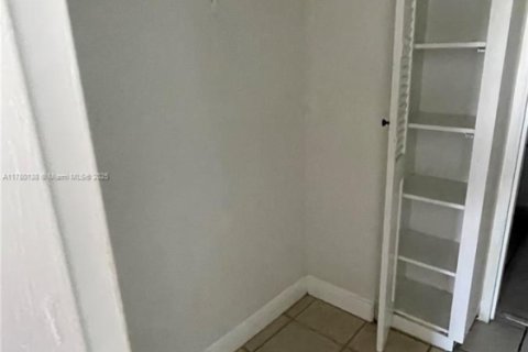 Снять в аренду кондоминиум в Норт-Майами, Флорида 2 спальни, 88.63м2, № 1959059 - фото 16