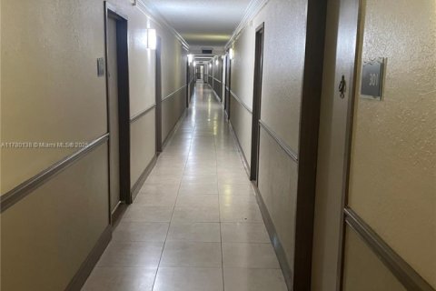 Снять в аренду кондоминиум в Норт-Майами, Флорида 2 спальни, 88.63м2, № 1959059 - фото 3