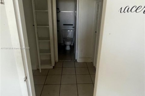 Снять в аренду кондоминиум в Норт-Майами, Флорида 2 спальни, 88.63м2, № 1959059 - фото 15
