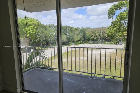 Снять в аренду кондоминиум в Норт-Майами, Флорида 2 спальни, 88.63м2, № 1959059 - фото 23