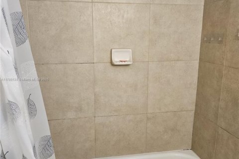 Снять в аренду кондоминиум в Норт-Майами, Флорида 2 спальни, 88.63м2, № 1959059 - фото 22