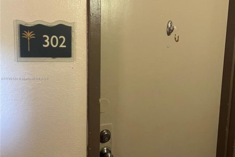 Снять в аренду кондоминиум в Норт-Майами, Флорида 2 спальни, 88.63м2, № 1959059 - фото 4