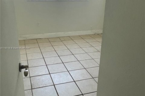 Снять в аренду кондоминиум в Норт-Майами, Флорида 2 спальни, 88.63м2, № 1959059 - фото 9