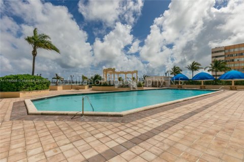 Condo in North Bay Village, Florida, 2 bedrooms  № 1859746 - photo 20