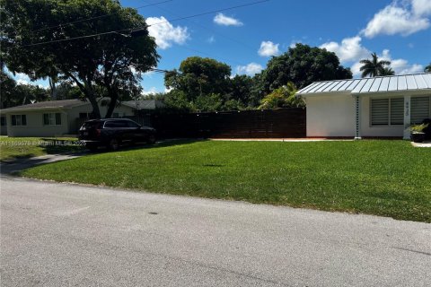 House in Palmetto Bay, Florida 5 bedrooms, 225.75 sq.m. № 1896830 - photo 20