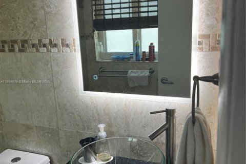 Casa en alquiler en Palmetto Bay, Florida, 5 dormitorios, 225.75 m2 № 1896830 - foto 13