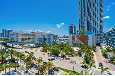 Copropriété à vendre à Hollywood, Floride: 2 chambres, 125.05 m2 № 1842549 - photo 30