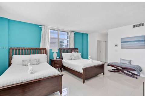 Copropriété à vendre à Hollywood, Floride: 2 chambres, 125.05 m2 № 1842549 - photo 17