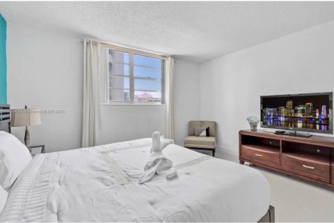 Copropriété à vendre à Hollywood, Floride: 2 chambres, 125.05 m2 № 1842549 - photo 14