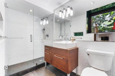 House in Miami, Florida 4 bedrooms, 263.56 sq.m. № 1978079 - photo 5