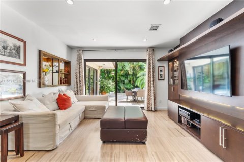 House in Miami, Florida 4 bedrooms, 263.56 sq.m. № 1978079 - photo 6