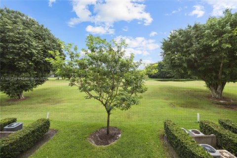 Condo in Pembroke Pines, Florida, 1 bedroom  № 1929586 - photo 16