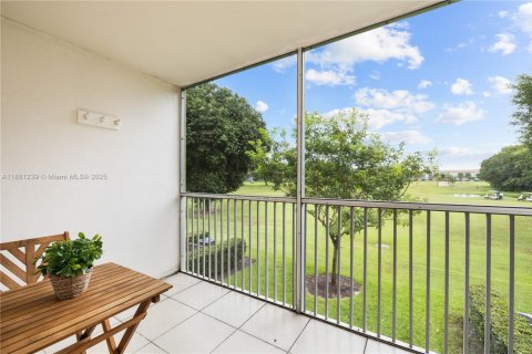 Condo in Pembroke Pines, Florida, 1 bedroom  № 1929586 - photo 14