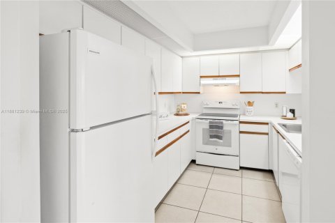 Condo in Pembroke Pines, Florida, 1 bedroom  № 1929586 - photo 6