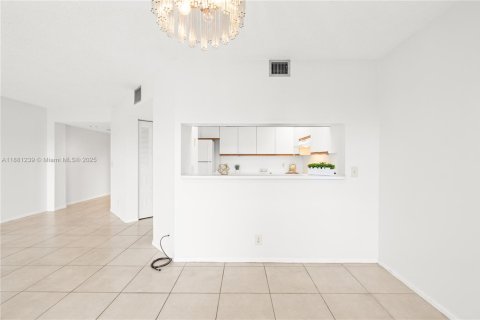 Condo in Pembroke Pines, Florida, 1 bedroom  № 1929586 - photo 4