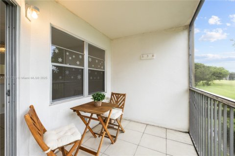 Condo in Pembroke Pines, Florida, 1 bedroom  № 1929586 - photo 15