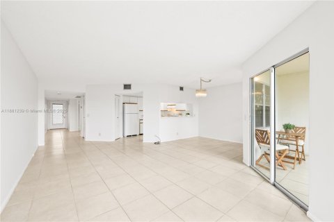 Condo in Pembroke Pines, Florida, 1 bedroom  № 1929586 - photo 2