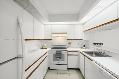 Condo in Pembroke Pines, Florida, 1 bedroom  № 1929586 - photo 7