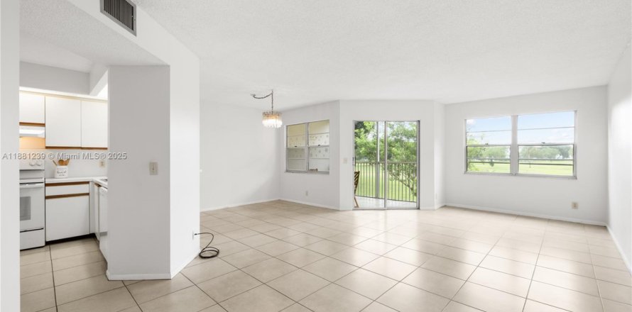 Condo in Pembroke Pines, Florida, 1 bedroom № 1929586