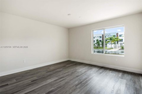 Condo in Miami, Florida, 3 bedrooms  № 2040872 - photo 13