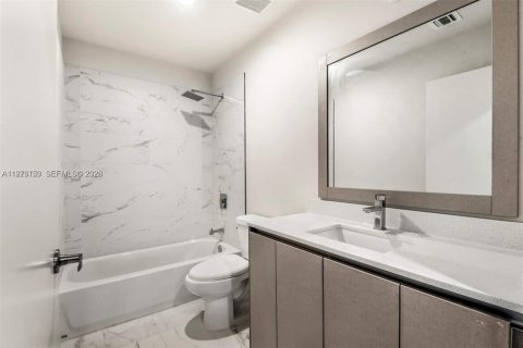 Condo in Miami, Florida, 3 bedrooms  № 2040872 - photo 12