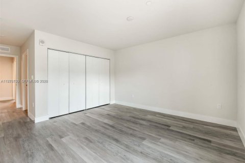 Condo in Miami, Florida, 3 bedrooms  № 2040872 - photo 6