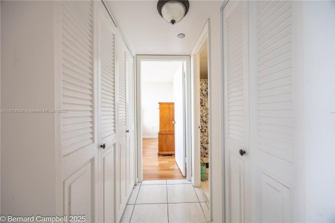Condo in Pembroke Pines, Florida, 3 bedrooms  № 1924385 - photo 10