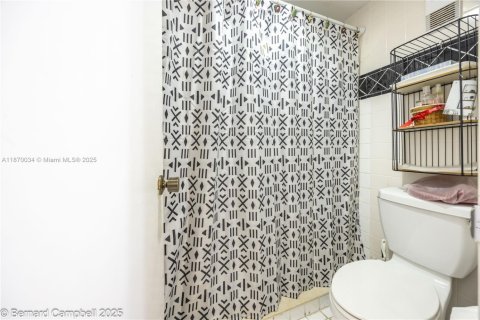 Condo in Pembroke Pines, Florida, 3 bedrooms  № 1924385 - photo 20